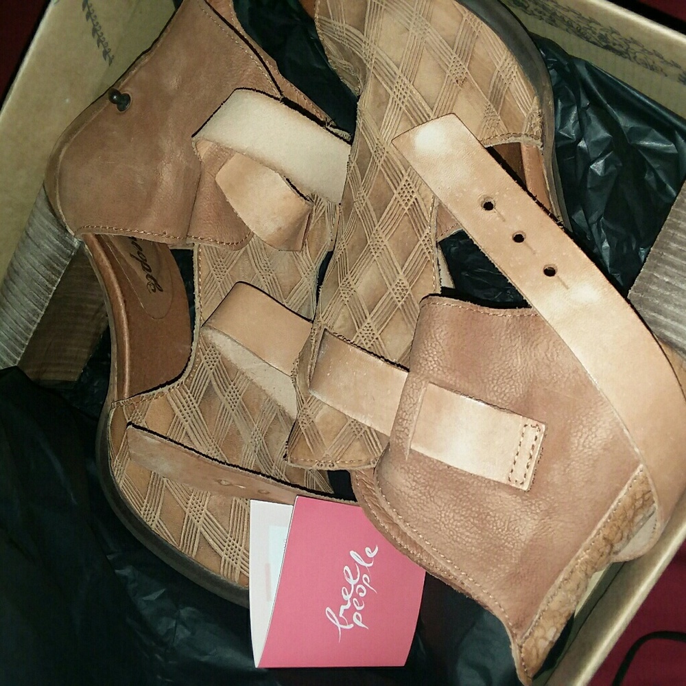 Kennedy Block Heel - Picture 2 of 3